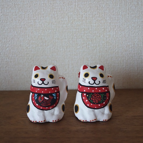 前掛け招き猫土鈴